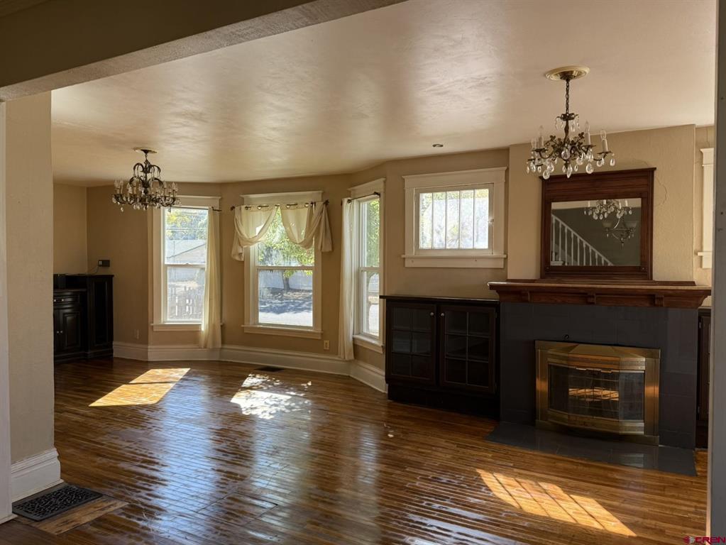 464 & 464 1/2 Grand Avenue