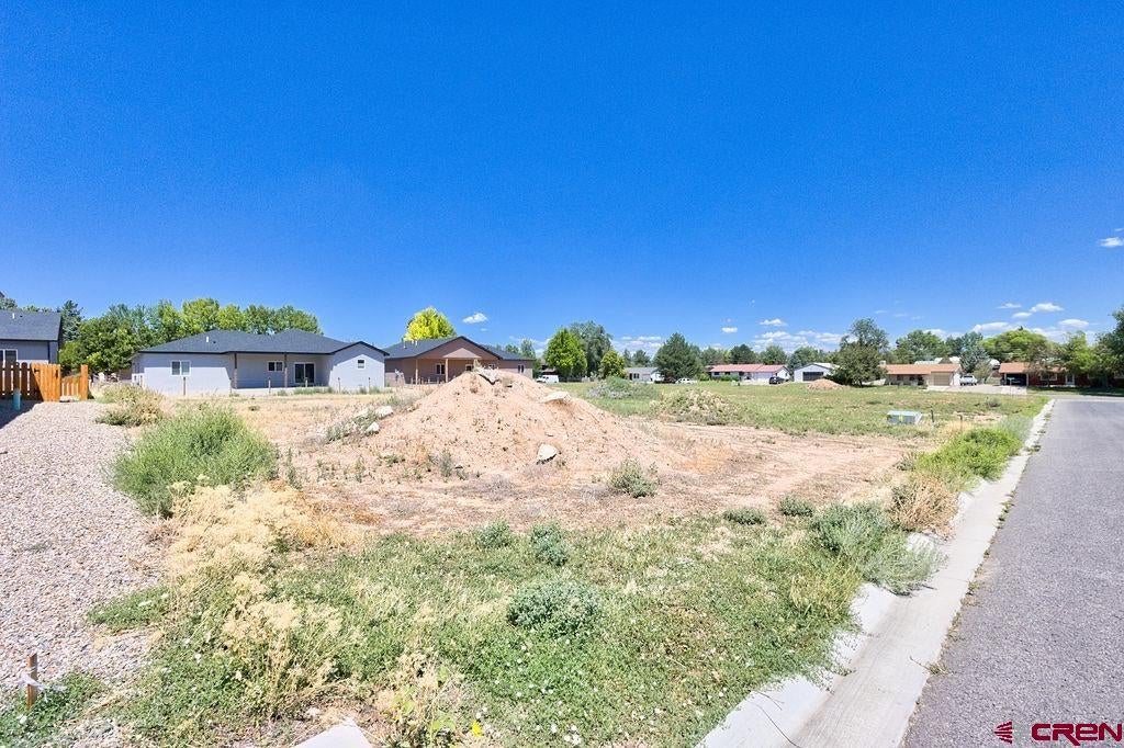1616 E Downey Avenue
