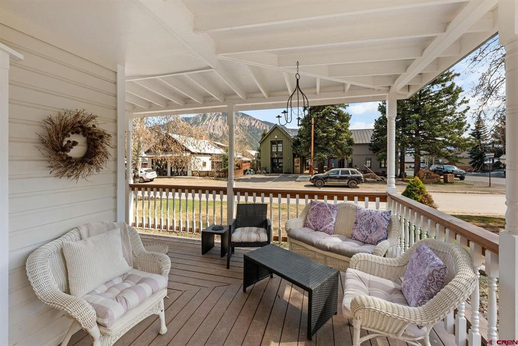 429 Whiterock Avenue