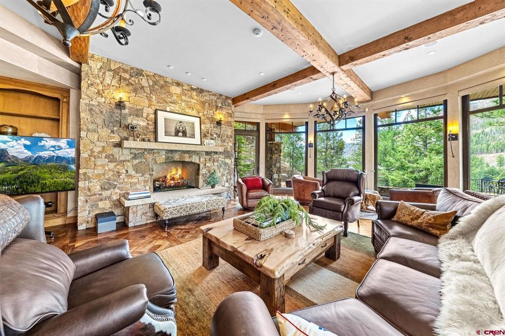 376 Glacier Cliff Drive