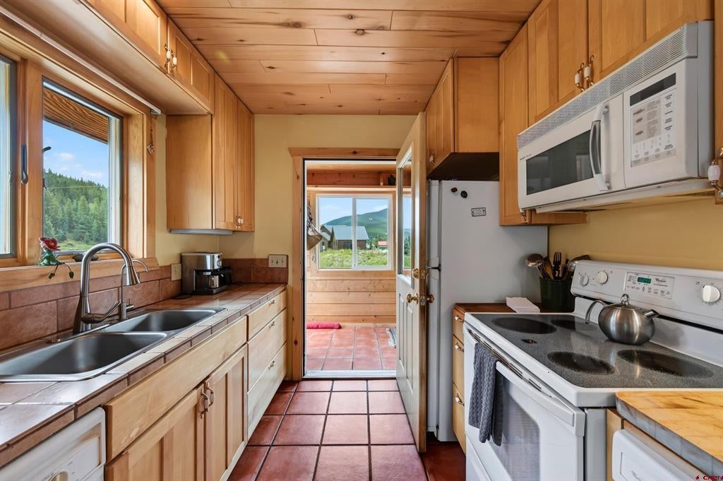 300 Quartz Lane