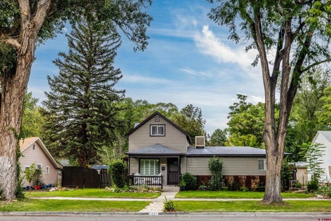 Photo of 1221122112 S 3rd Street, Montrose, CO 81401 (MLS # 839245)