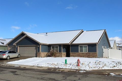 Photo of 3200 Ravens Crest Dr, Montrose, CO 81401 (MLS # 830946)