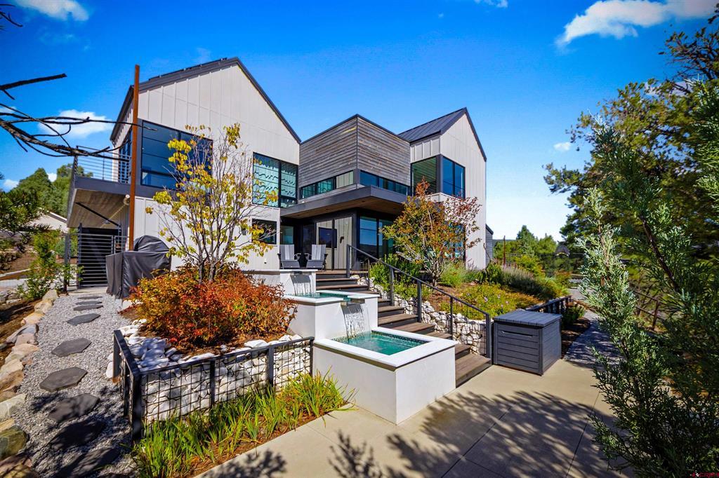 12 Falcon Way
