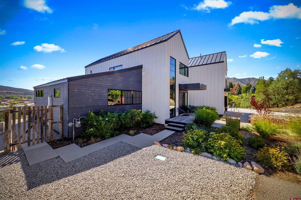 12 Falcon Way
