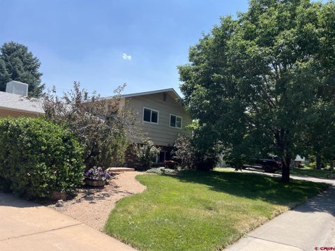 Photo of 107 Akard Avenue, Montrose, CO 81401 (MLS # 836858)