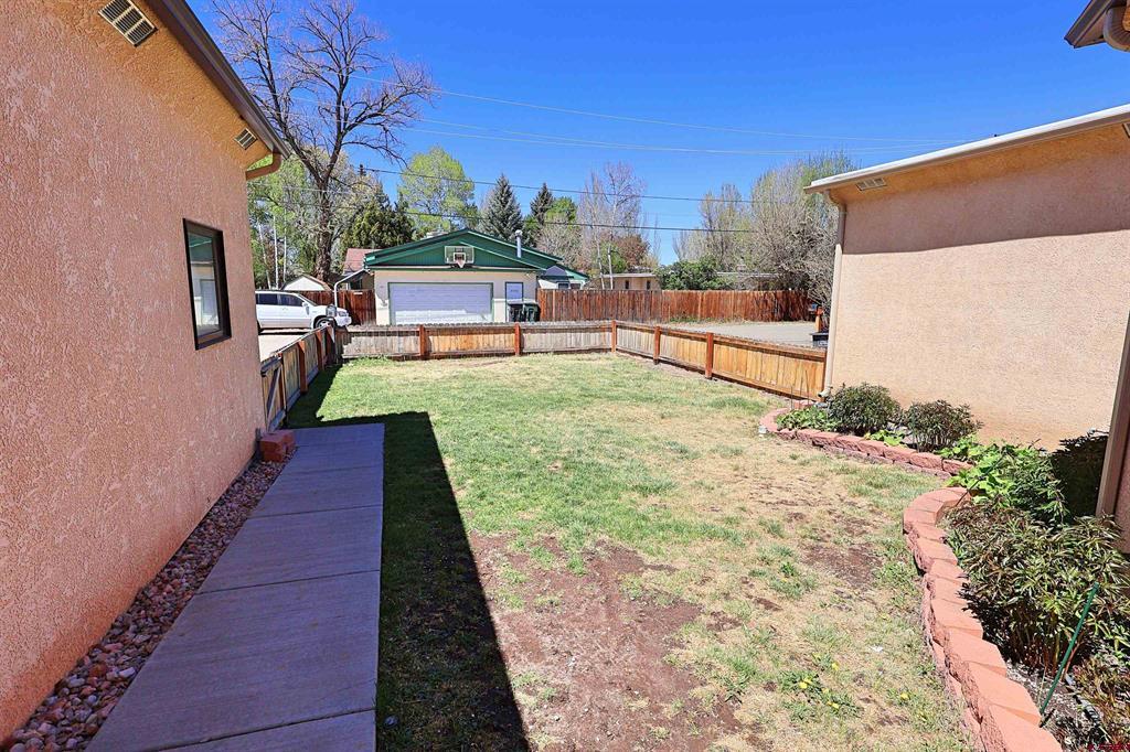2 La Veta Avenue C