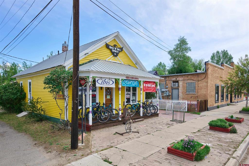 608 W Tomichi Avenue