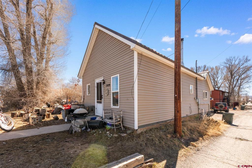 709 W New York Avenue