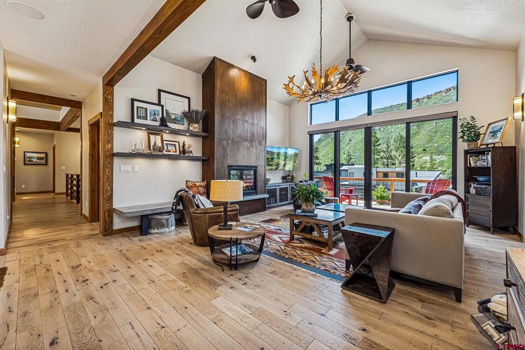 1022 Twin Buttes Avenue