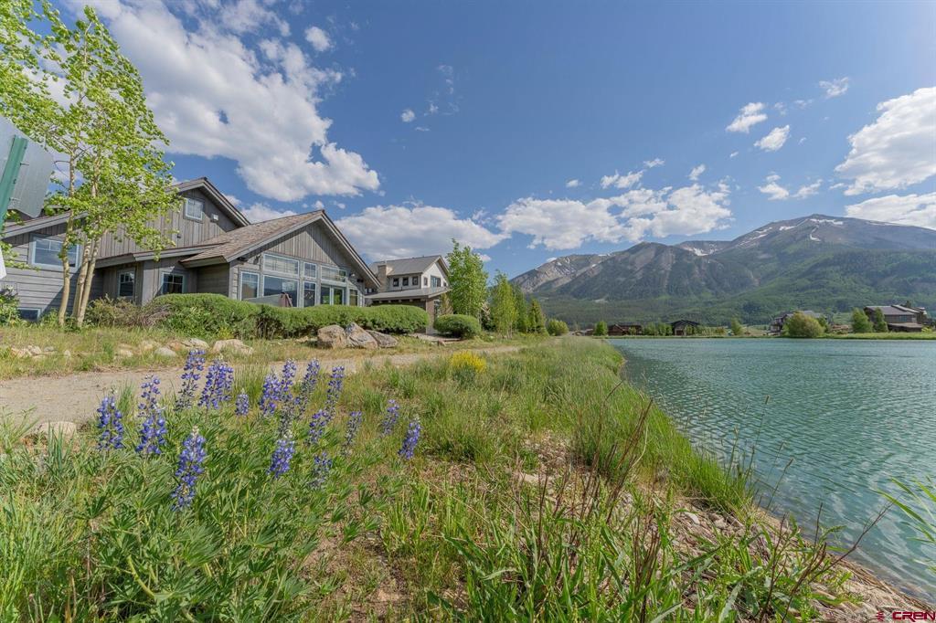 330 Larkspur Loop