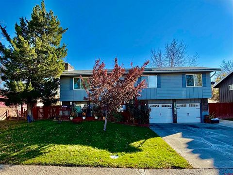 Photo of 2210 Devon Street, Montrose, CO 81401 (MLS # 829431) Photo of 2210 Devon Street, Montrose, CO 81401 (MLS # 829431)