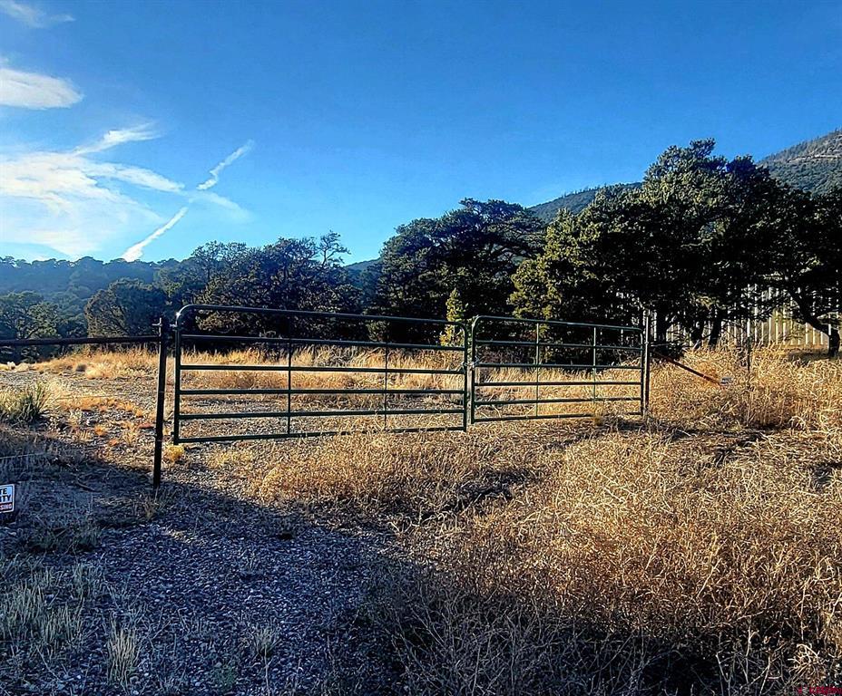 1094 & 1343 Valley View Road