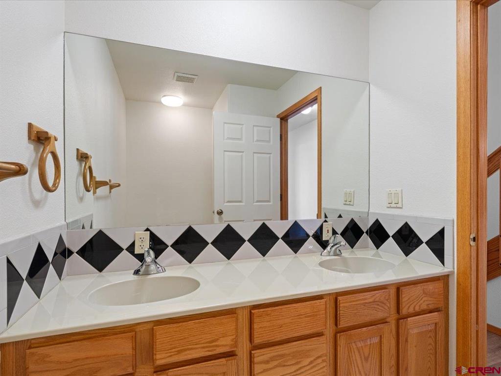 Montrose, Colorado 81403, United States, 4 Bedrooms Bedrooms, ,3 BathroomsBathrooms,Residential,Active,142370