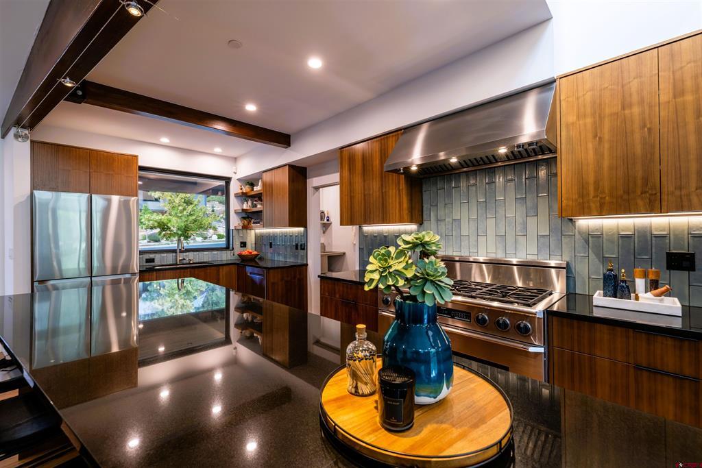 1023 Twin Buttes Avenue