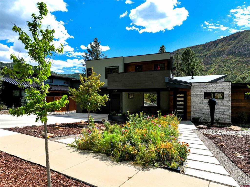 1023 Twin Buttes Avenue