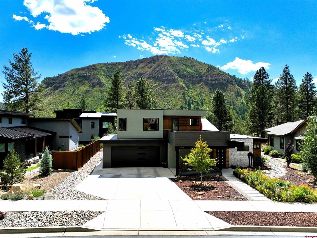 1023 Twin Buttes Avenue