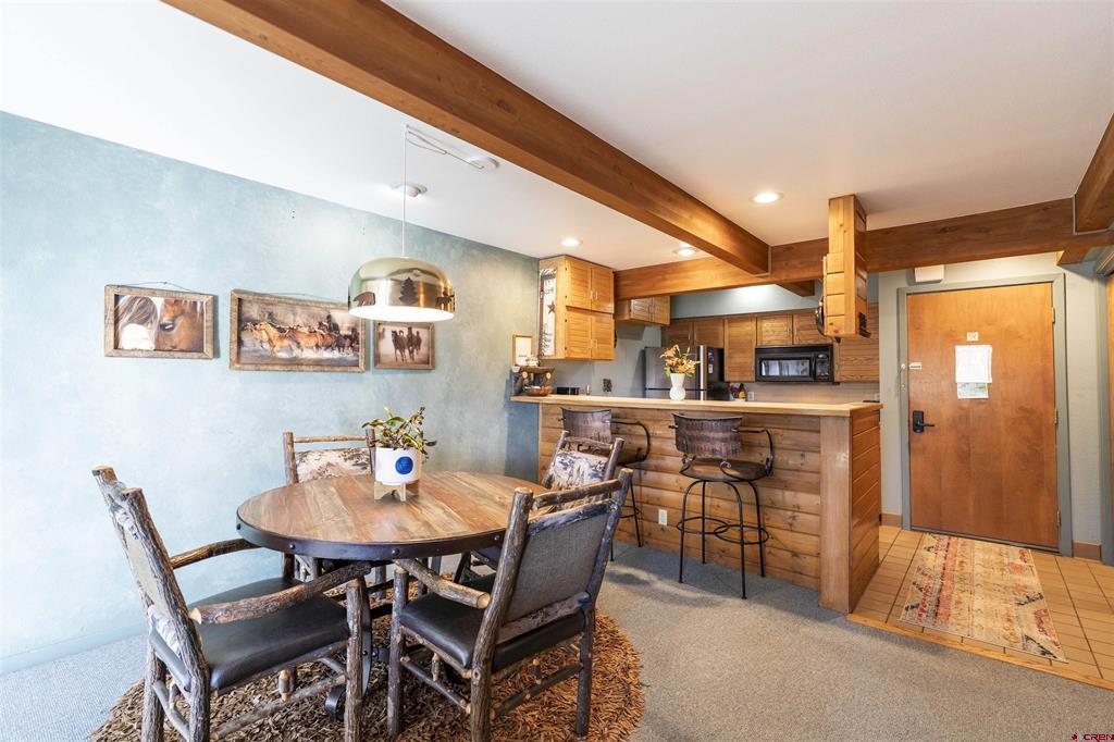 11 Hunter Hill Road 406