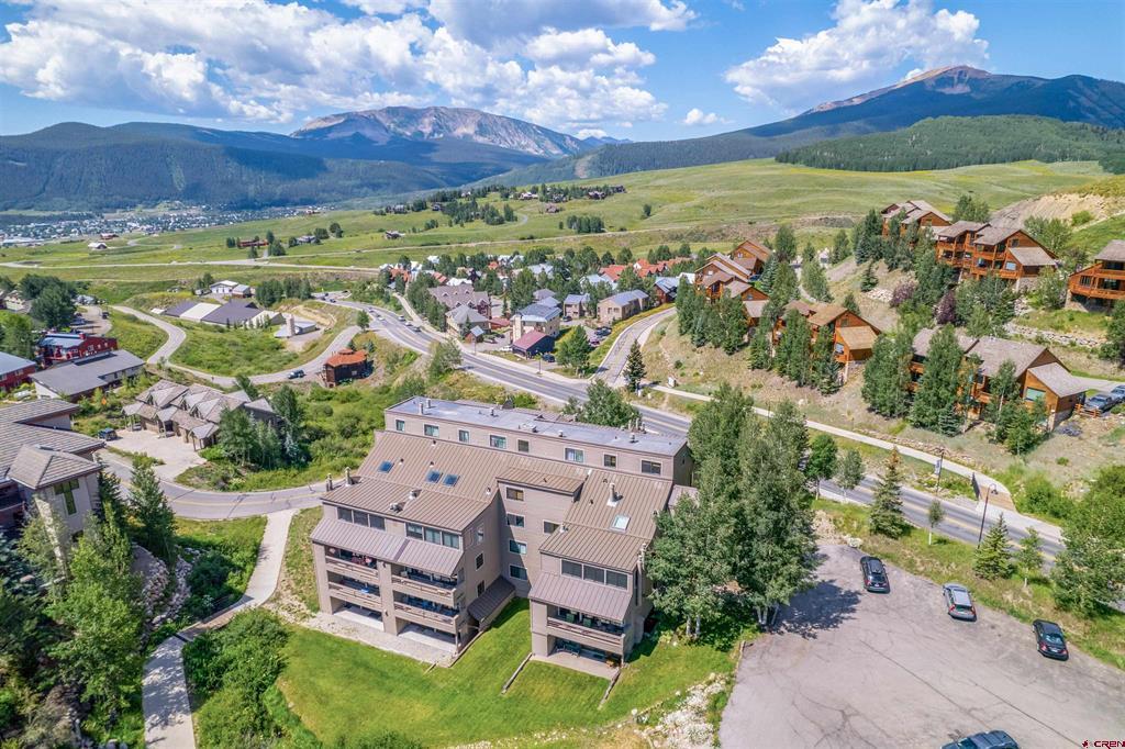 11 Hunter Hill Road 406