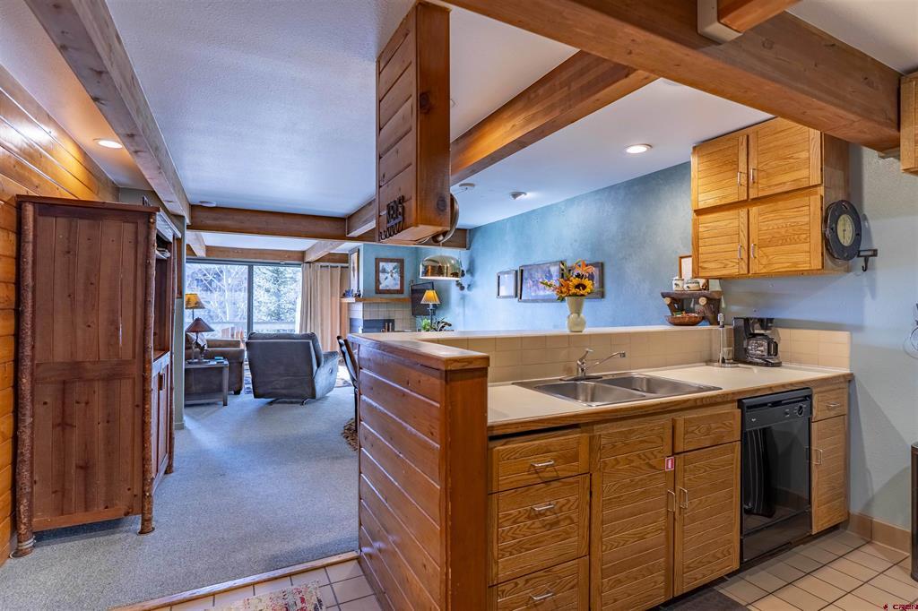 11 Hunter Hill Road 406