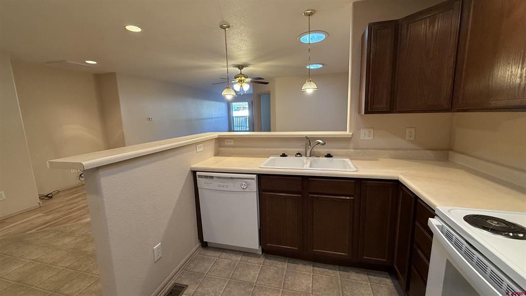 Montrose, Colorado 81401, United States, 3 Bedrooms Bedrooms, ,2 BathroomsBathrooms,Residential,Active,162321