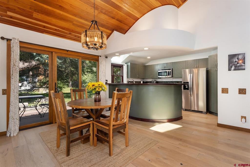595 Cottonwood Creek Road