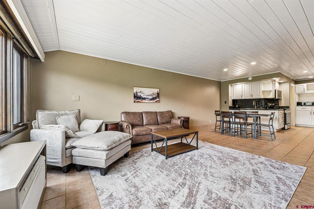 314 N Tamarron Drive 321/323