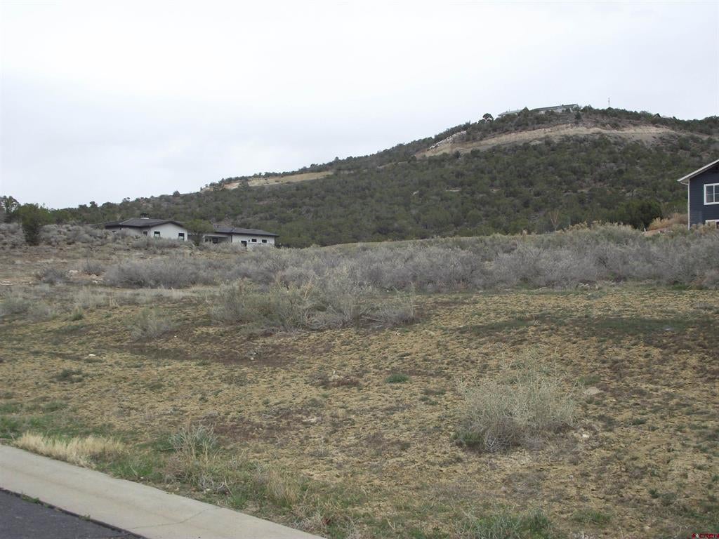 735 SE Pinyon Street