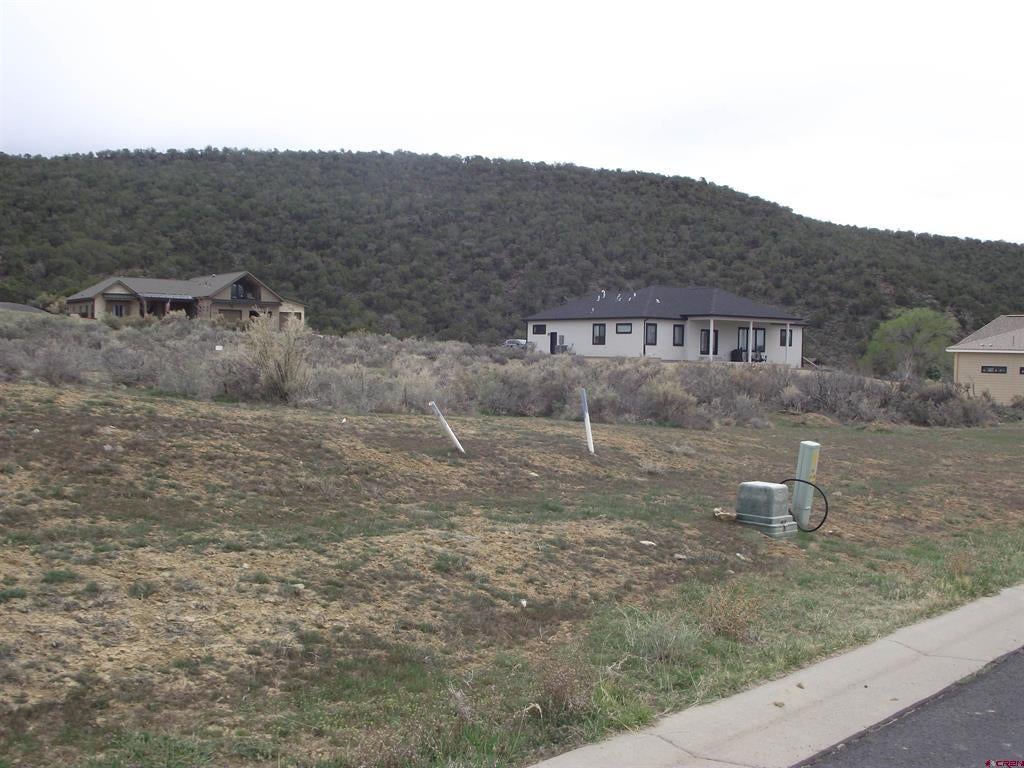 735 SE Pinyon Street