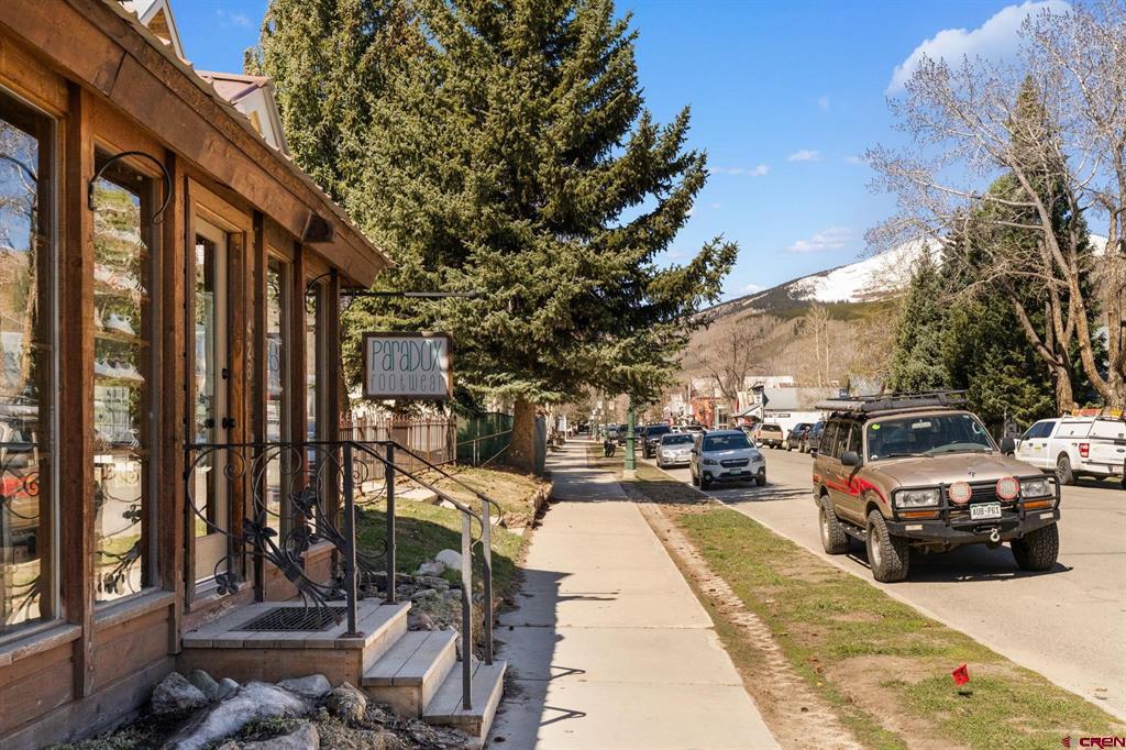 428 Elk Avenue 2