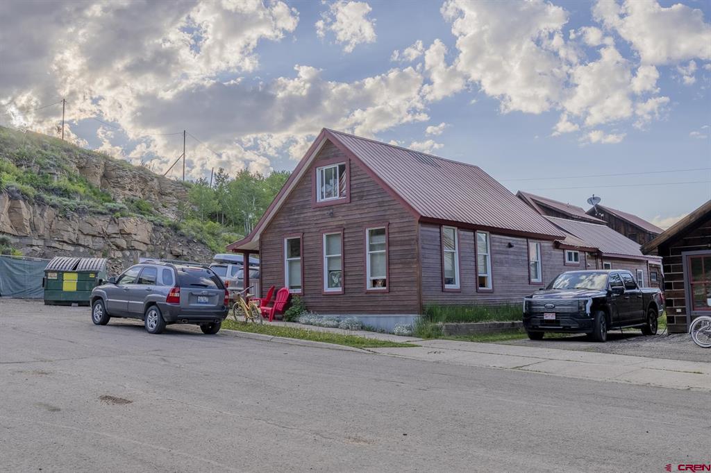 17 Elk Avenue