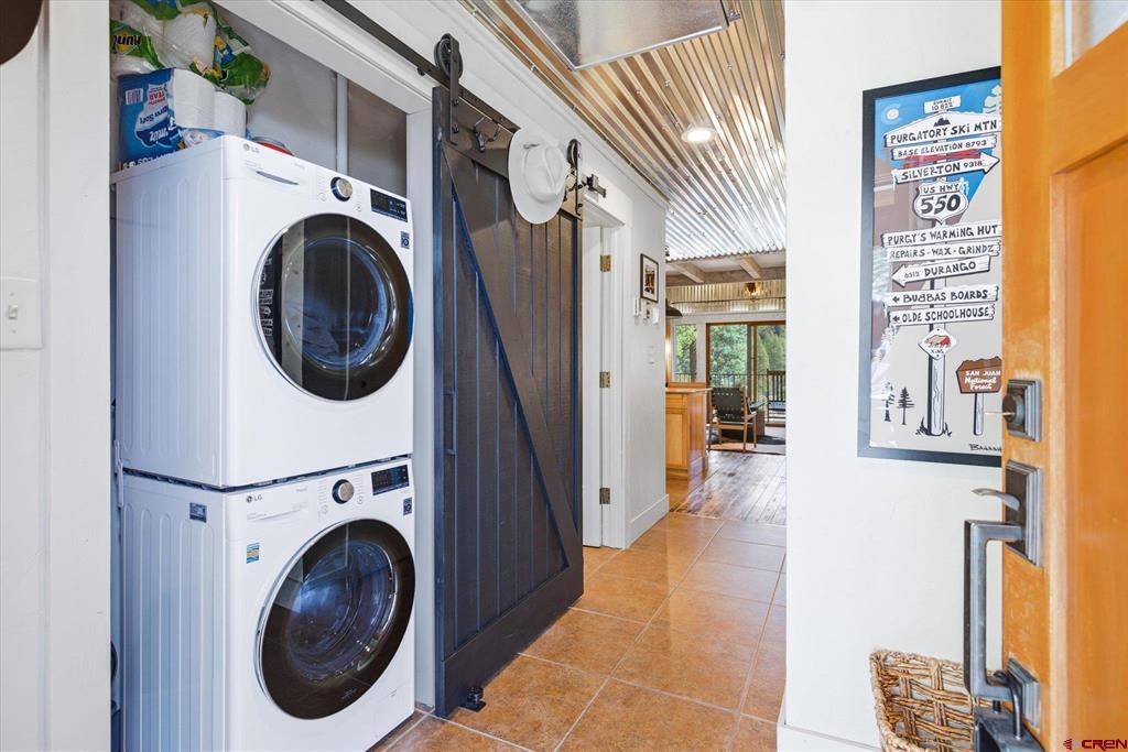 961 N Tamarron Drive 604