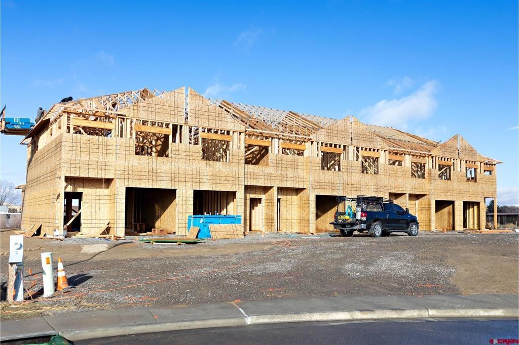 738-748 E Star Court