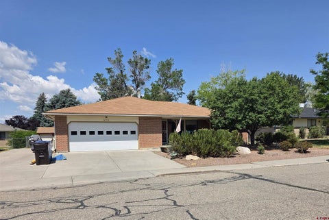 Photo of 1630 Manchester Drive, Montrose, CO 81401 (MLS # 836526)
