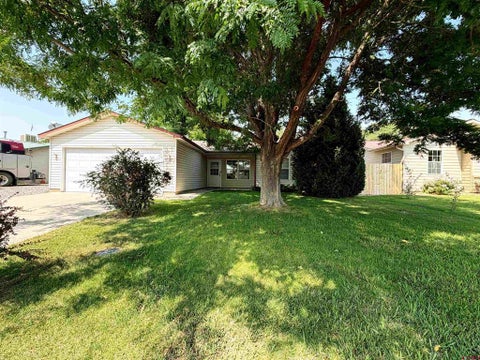 Photo of 1909 Ouray Drive, Montrose, CO 81401 (MLS # 836764)