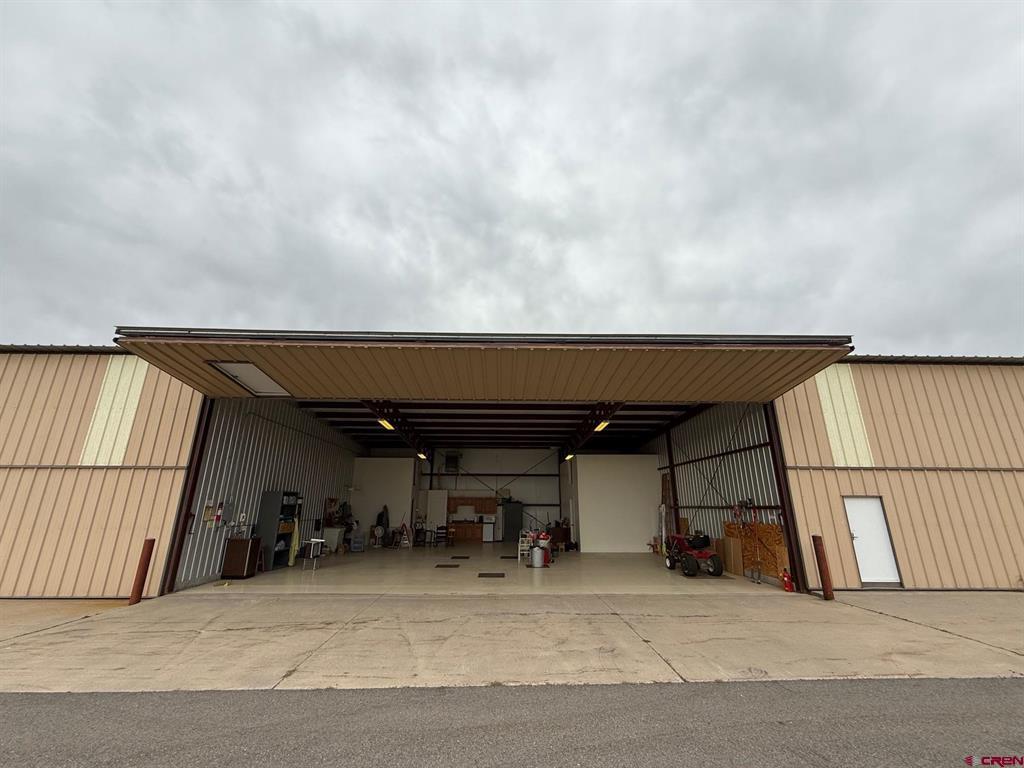 1300 Airport - Taxiway 1 Hangar DA-2