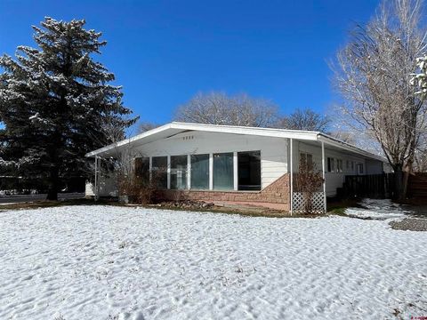 Photo of 901 S 12th Street, Montrose, CO 81401 (MLS # 830878)