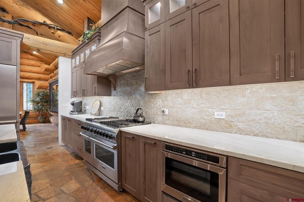 47 Pinnacle View Drive