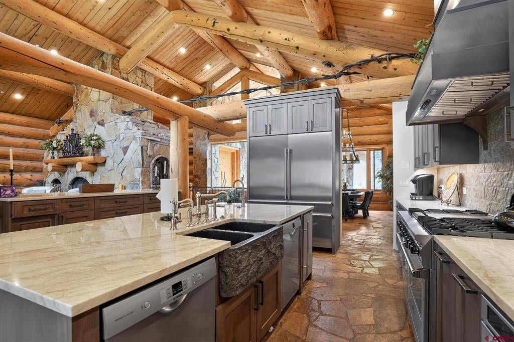 47 Pinnacle View Drive