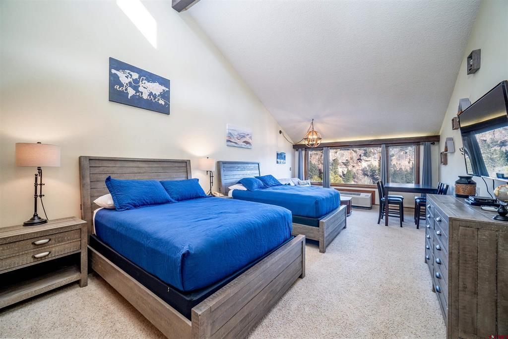 314 N Tamarron Drive 406