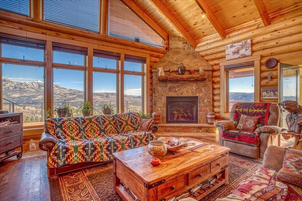 907 E Anasazi Court