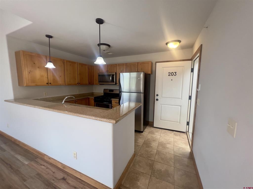 540 Redcliff Circle E 203