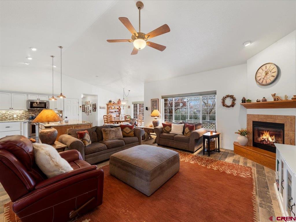 Montrose, Colorado 81401, United States, 3 Bedrooms Bedrooms, ,2 BathroomsBathrooms,Residential,Contingent,76623