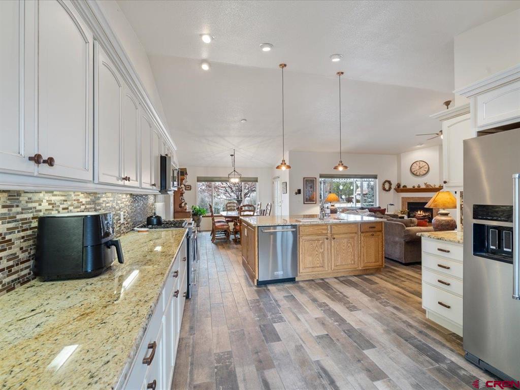 Montrose, Colorado 81401, United States, 3 Bedrooms Bedrooms, ,2 BathroomsBathrooms,Residential,Contingent,76623