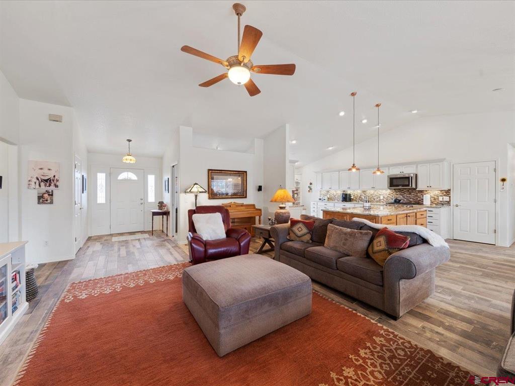 Montrose, Colorado 81401, United States, 3 Bedrooms Bedrooms, ,2 BathroomsBathrooms,Residential,Contingent,76623