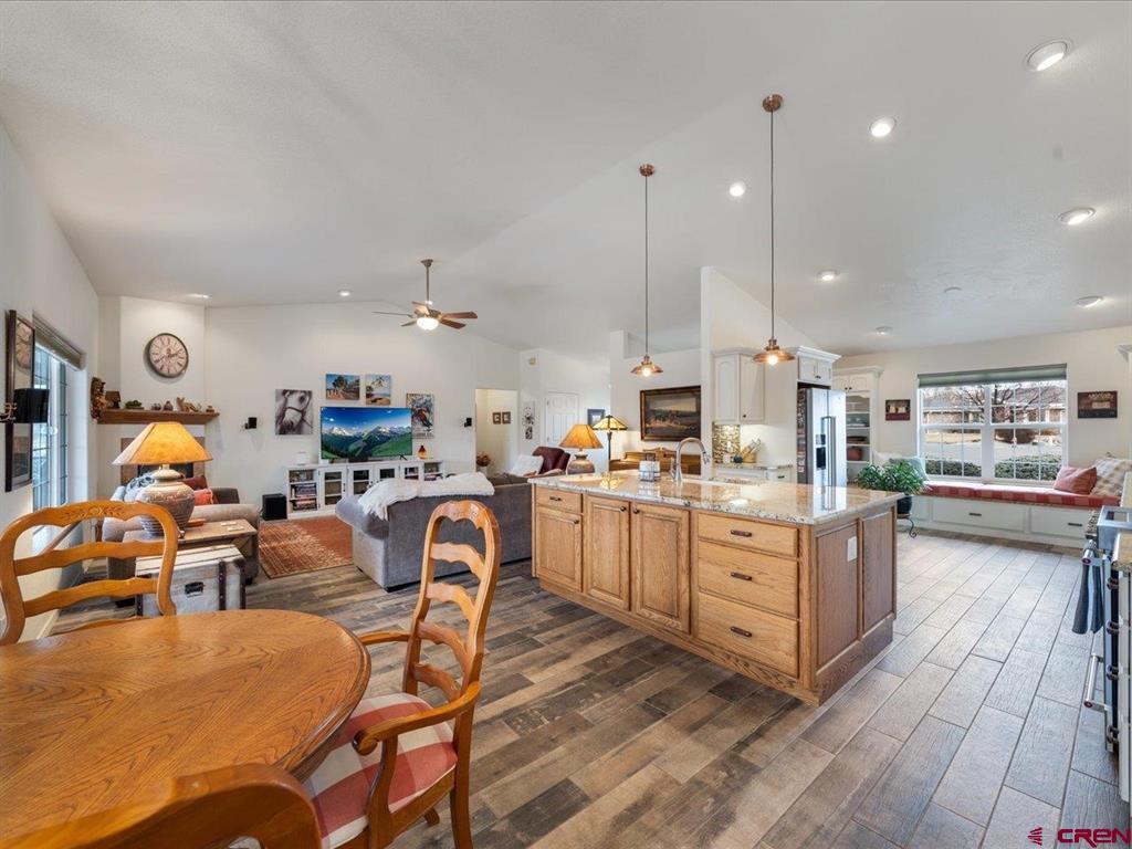 Montrose, Colorado 81401, United States, 3 Bedrooms Bedrooms, ,2 BathroomsBathrooms,Residential,Contingent,76623