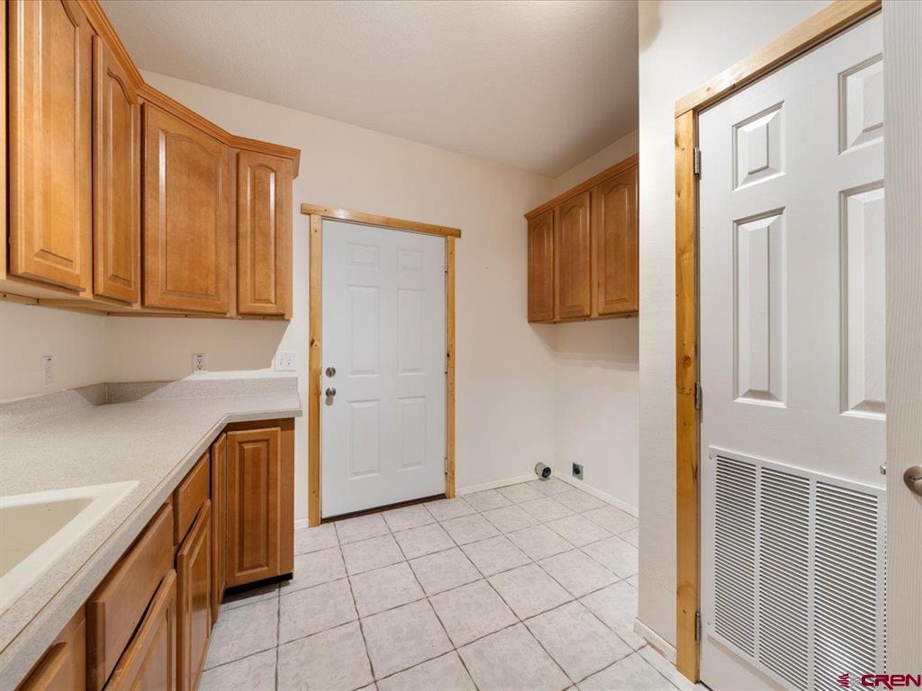 Montrose, Colorado 81403, United States, 5 Bedrooms Bedrooms, ,3 BathroomsBathrooms,Residential,Active,142904