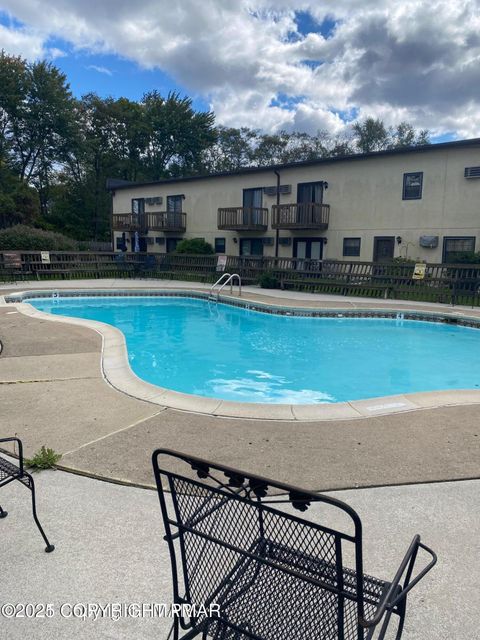 Townhouse For Rent - 252 Harris Street #B12<br/> Monroe County, East Stroudsburg, PA 18301