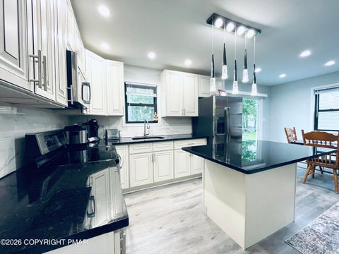 Homes For Rent - 1371 Winding Way<br/> Tobyhanna, PA 18466