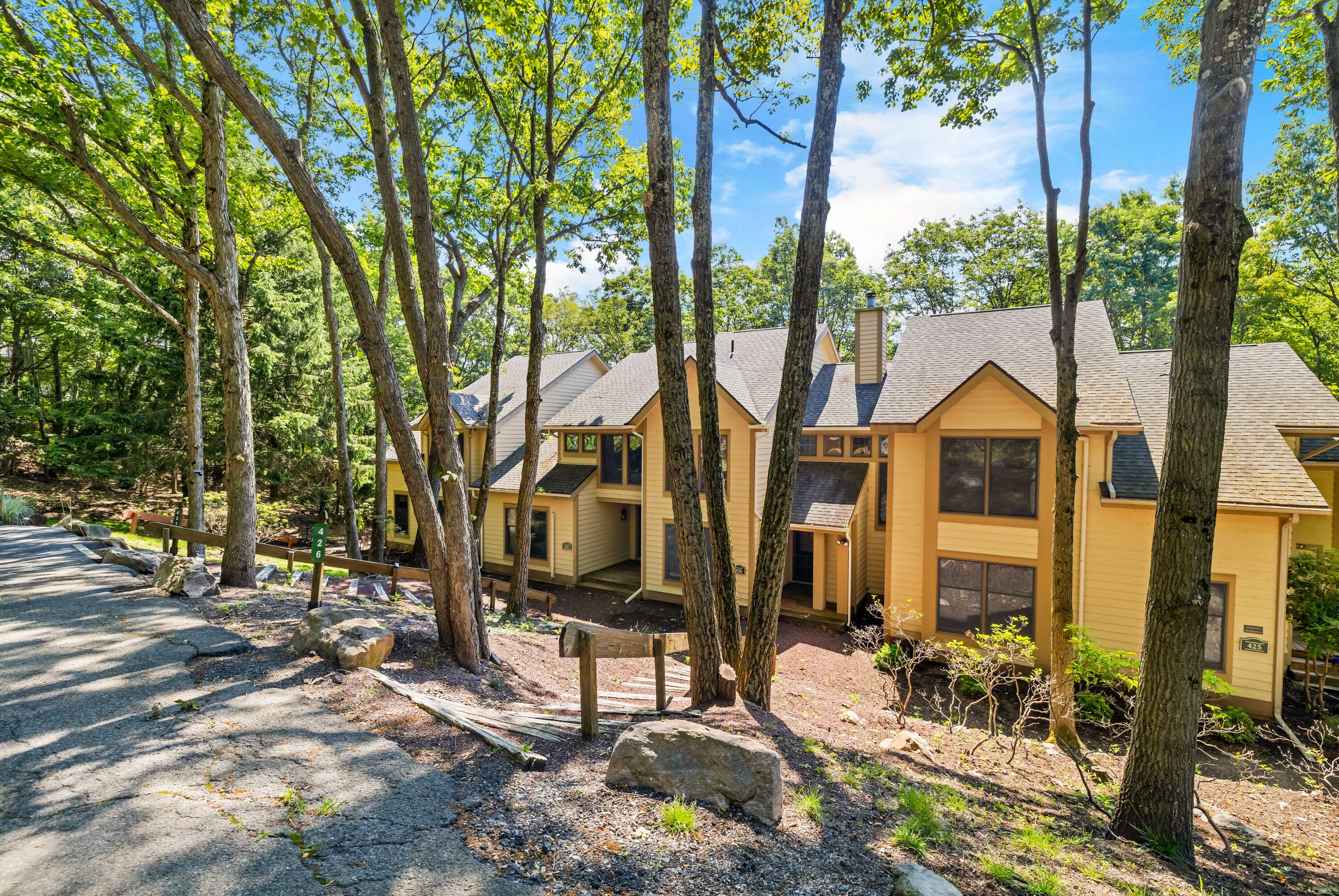 426 Oak Court, Tannersville, Pennsylvania image 1